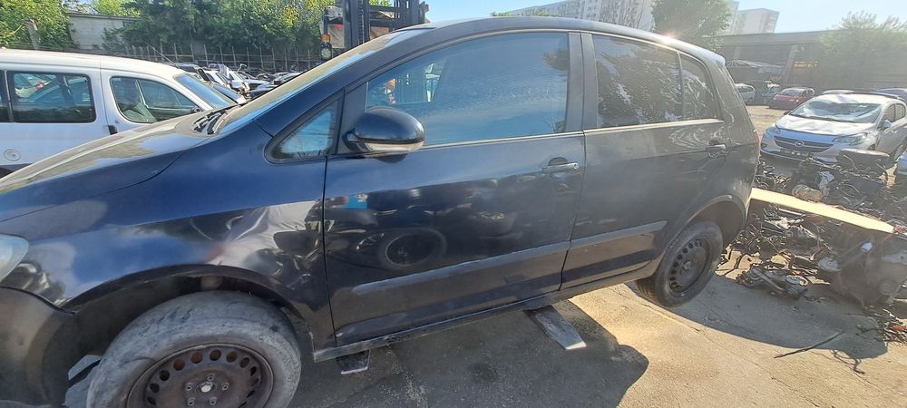 Dezmembrez Volkswagen Golf 5 Plus 2005