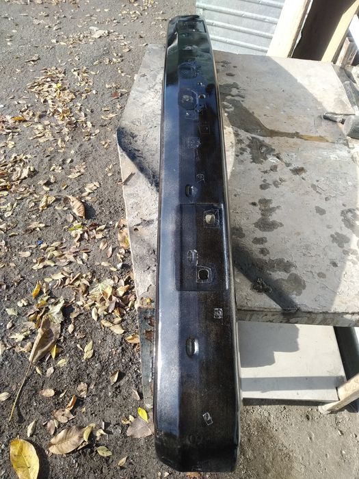 Продам усилитель переднего бампера БМВ е 34