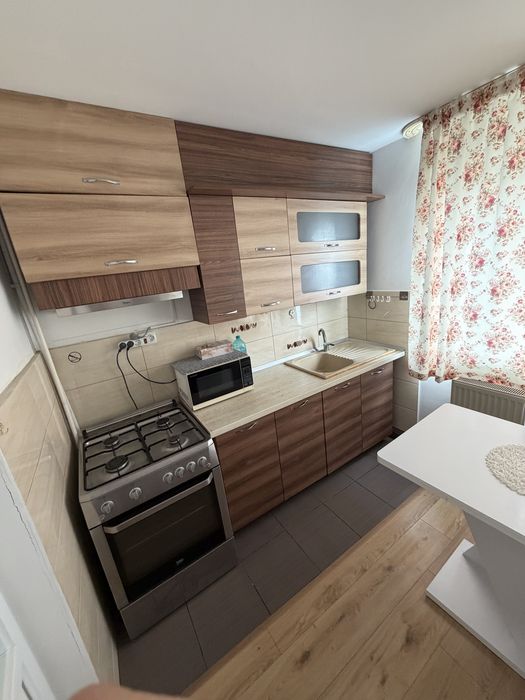se vinde apartament etaj4/4,complet mobilat si utilat