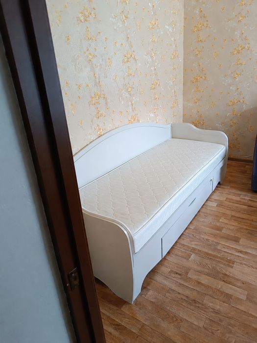 Продам односпальную кровать