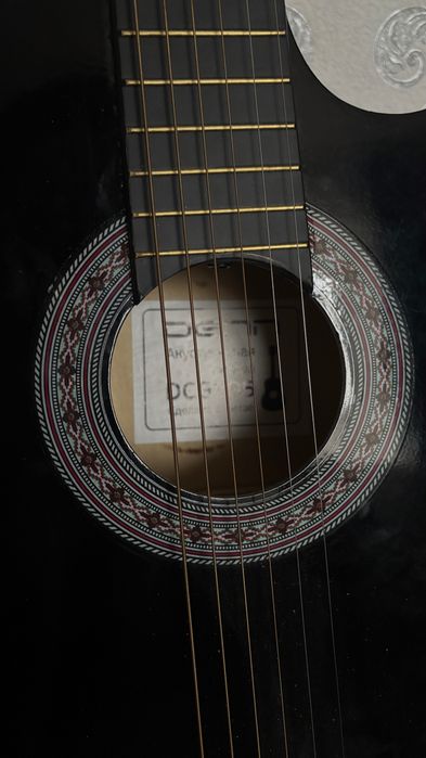 Гитара совсем новая