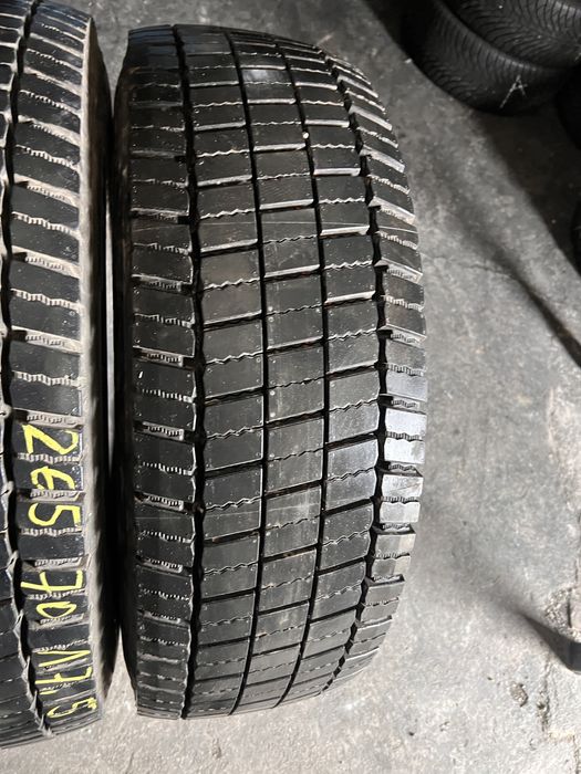 2 anvelope camion 265/70/17.5 , Continental , 15 mm !