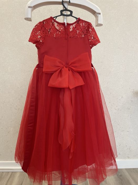 Платье красное нарядное