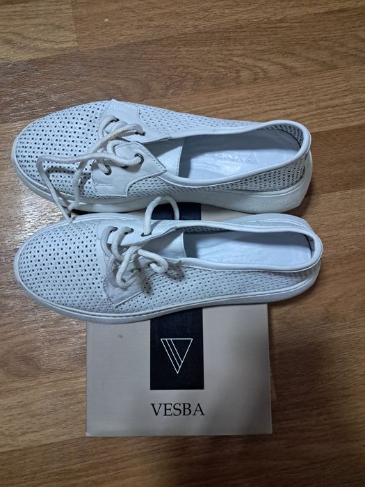 Продам кроссовки