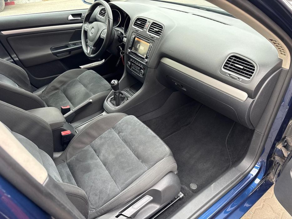 Vw Golf6 Bi-xenon/Panoramic/Camera marșarier/Navigație