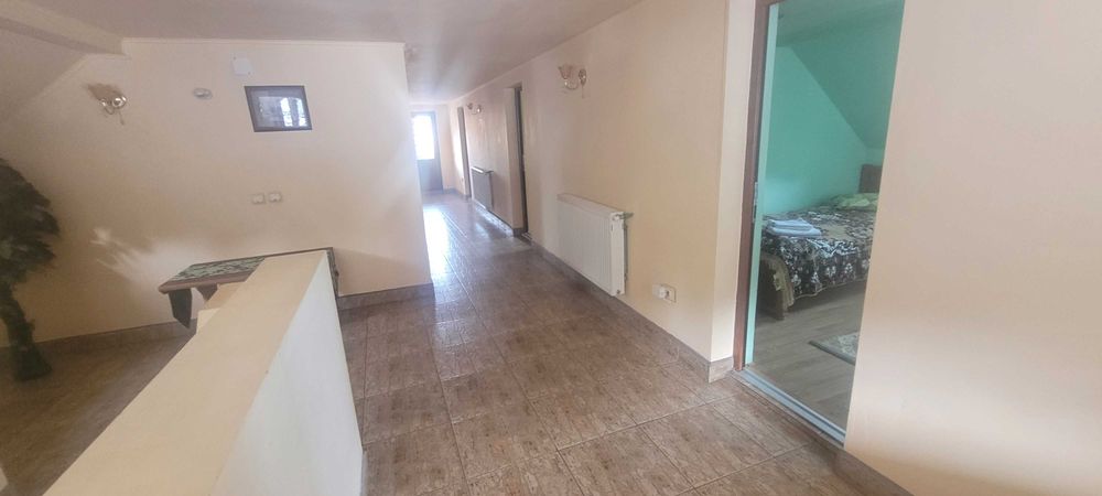 Vand pensiune cu 10 camere .