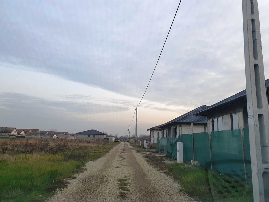 loc de casa 500 mp in LIVADA DE BIHOR cu curent si apa termala