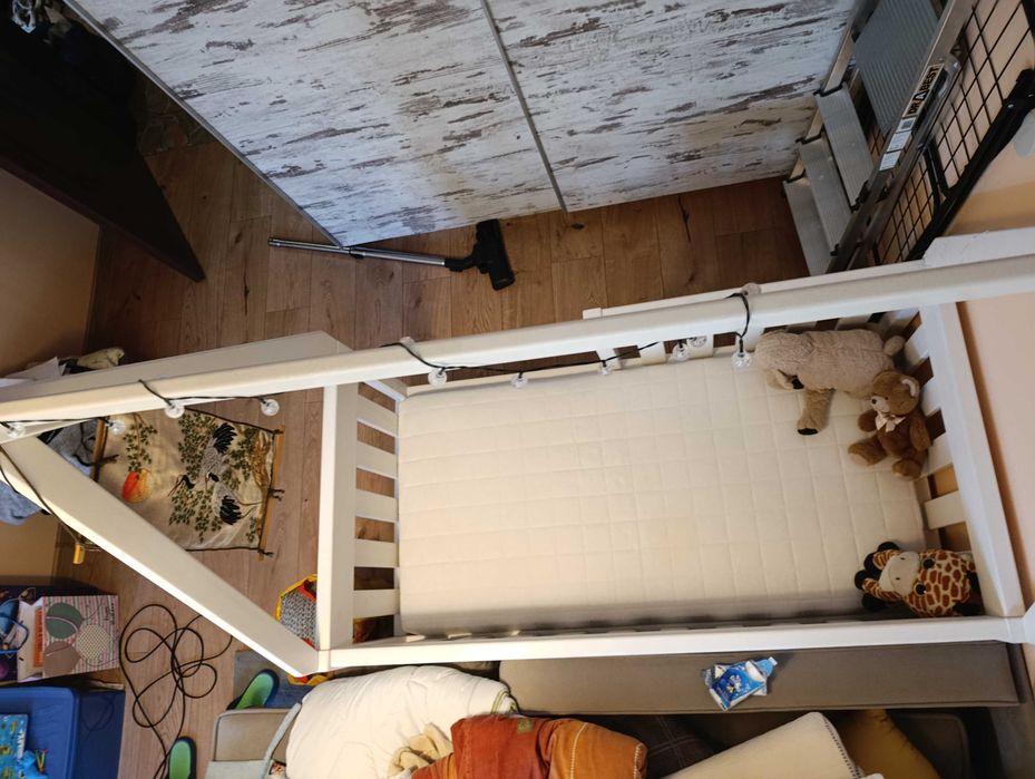 Детско легло тип "Монтесори" по поръчка бял дъб