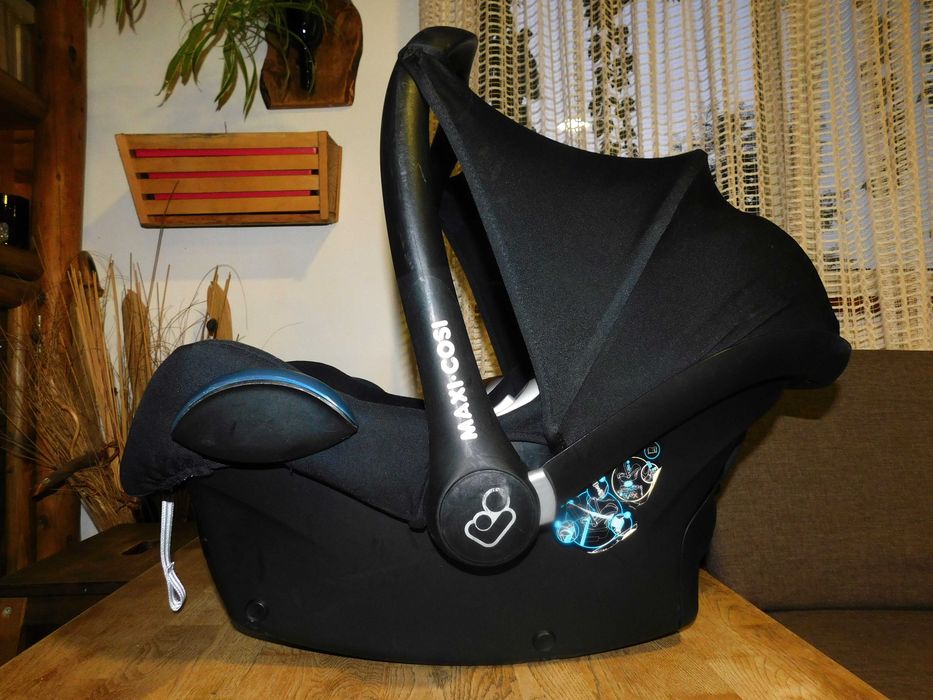 Scoica (scaun auto) cu parasolar Maxi Cosi grupa 0-13 kg
