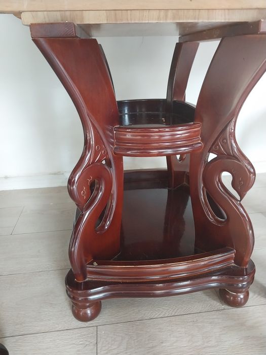 Стол и стулья ,красное дерево