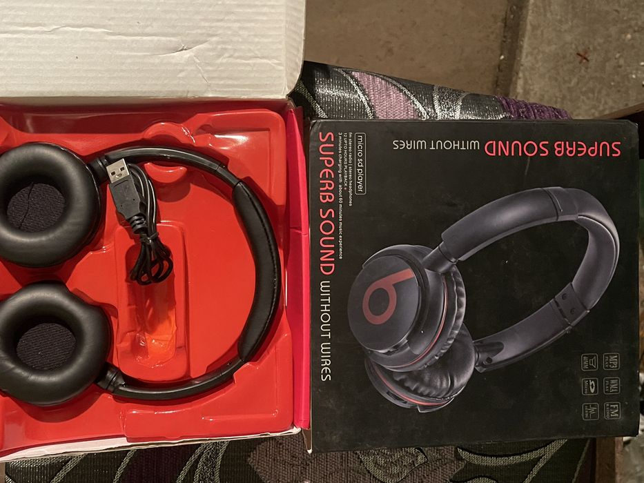 beats by dre слушалки и поставка за тонколона
