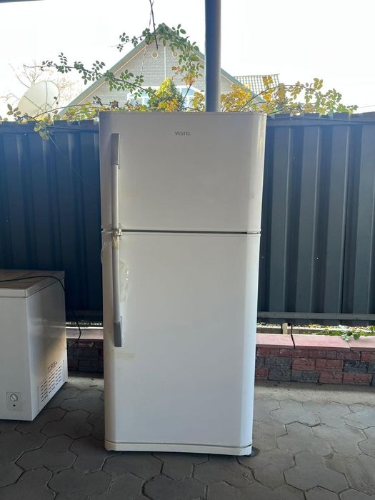 Продам б/у холодильник.