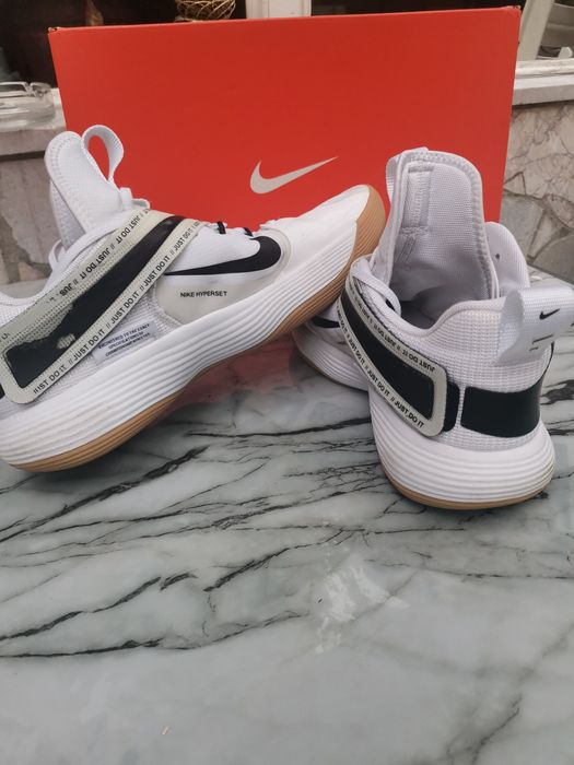 Маратонки NIKE за волейбол