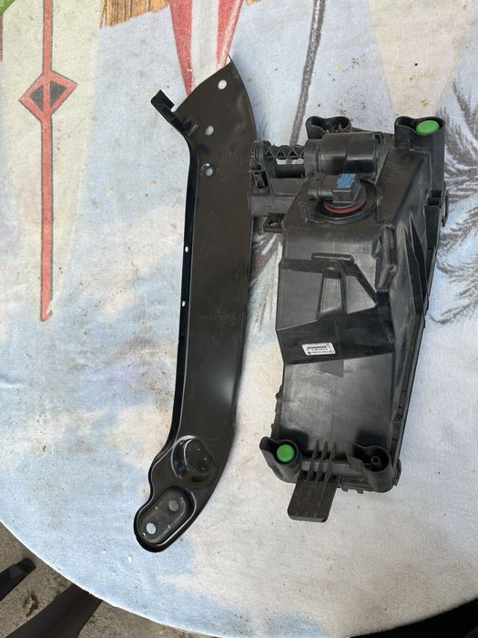 Proiector stânga vw touran.cod:5ta941661.a.