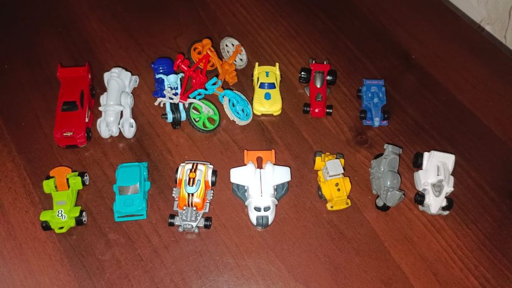 Продам Киндер игрушки