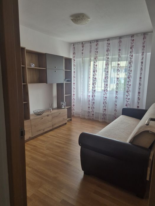 Inchiriez apartament 2 camere, foarte spatios, zona centrala, Pucioasa ,