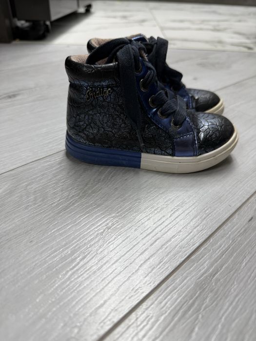 Продам ботинки демисезонные