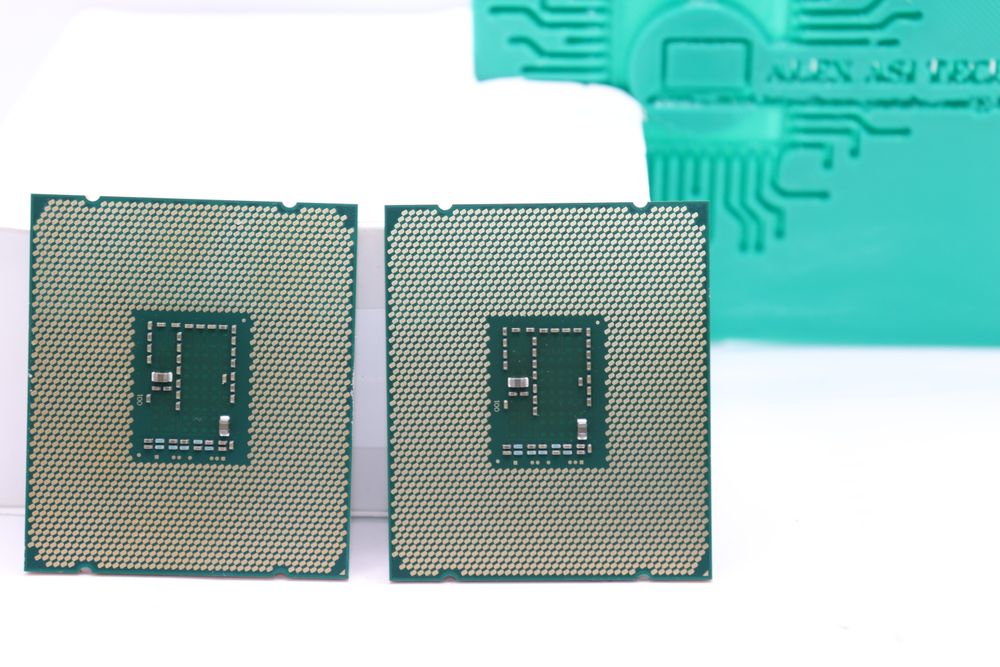 2 x Procesor Intel Xeon 12 Cores E5-2670 V3 2.3GHz DDR4