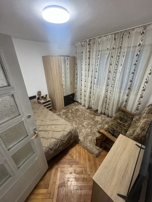 Inchiriez apartament cu 3 camere