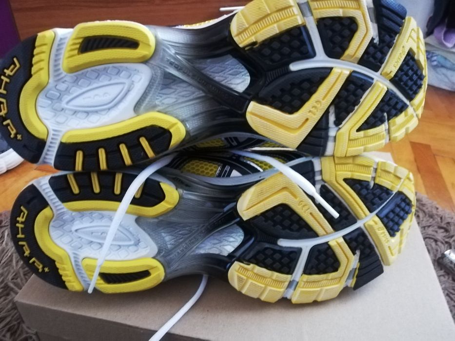 Нови и оригинални маратонки Asics номер 47