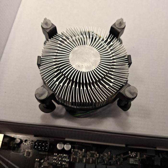 Placa de baza gigabyte B560M DS3H V2 + intel i3 10100f