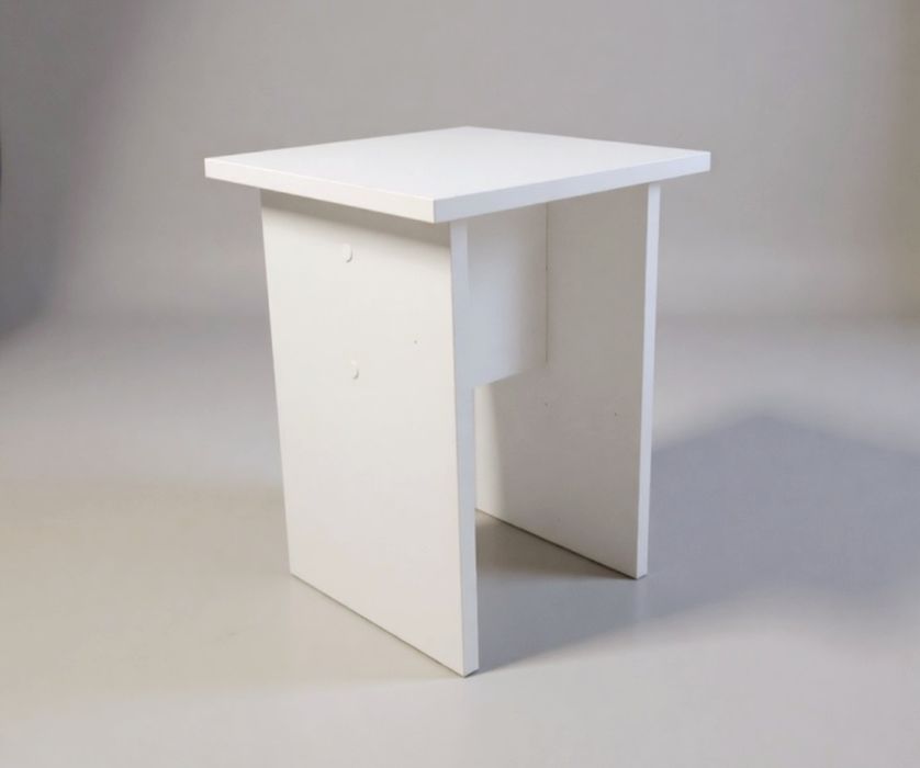 Продам стол белый