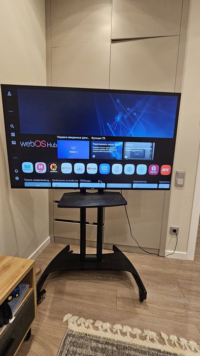 Смарт тв LG 55 дюймов/139 см с подставкой на колесиках