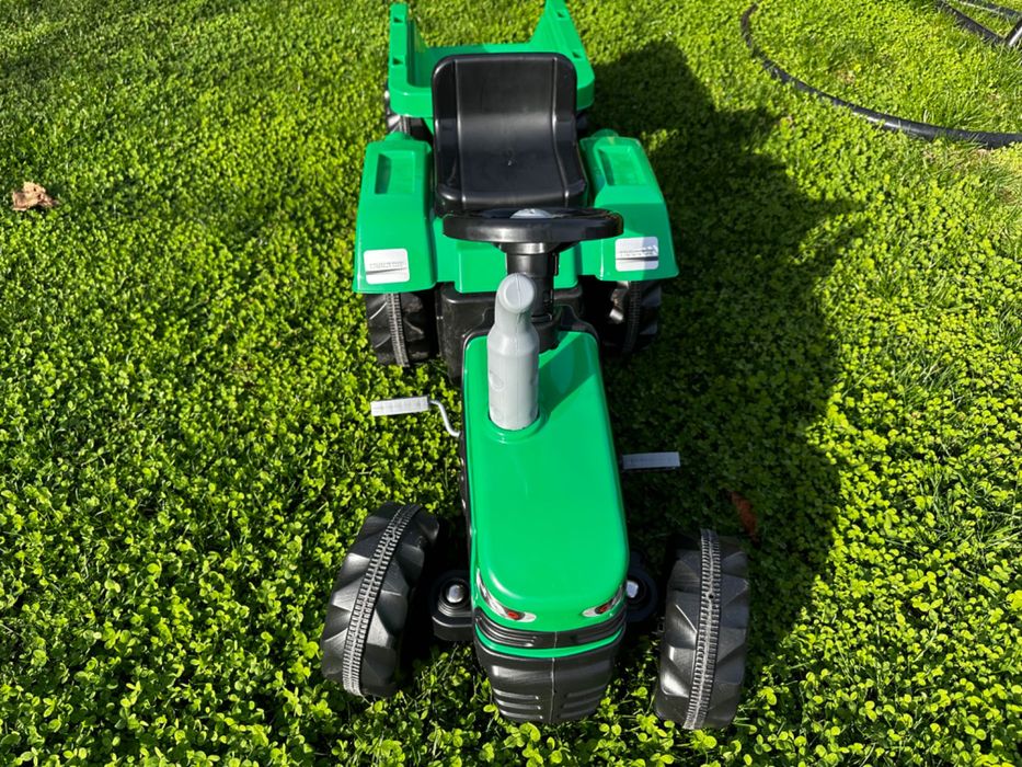 Чиста нов детски трактор с ремарке