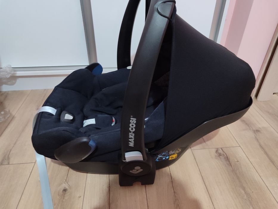 Кош за кола maxi cosi rock  и зимен кош maxi cosi oria
