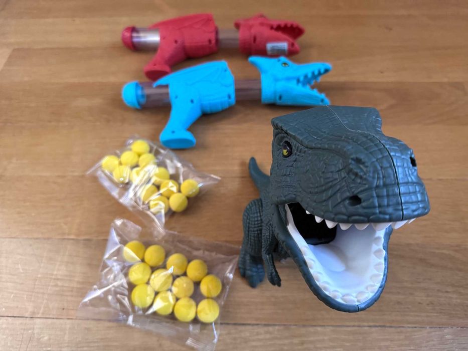 Set jucării Dinozaur + pistoale cu bile – distracție garantată!