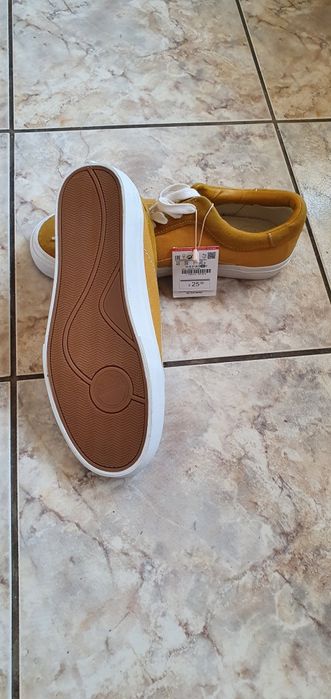 Vand adidasi Pull&Bear
