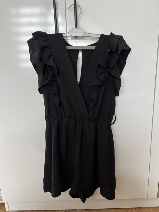 Къс  черен гащеризон