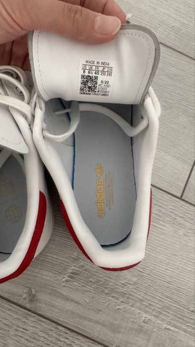 Продам новые adidas кеды