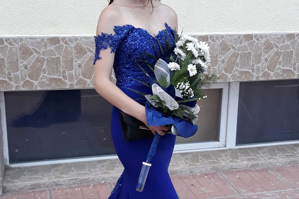 Офитциална рокля