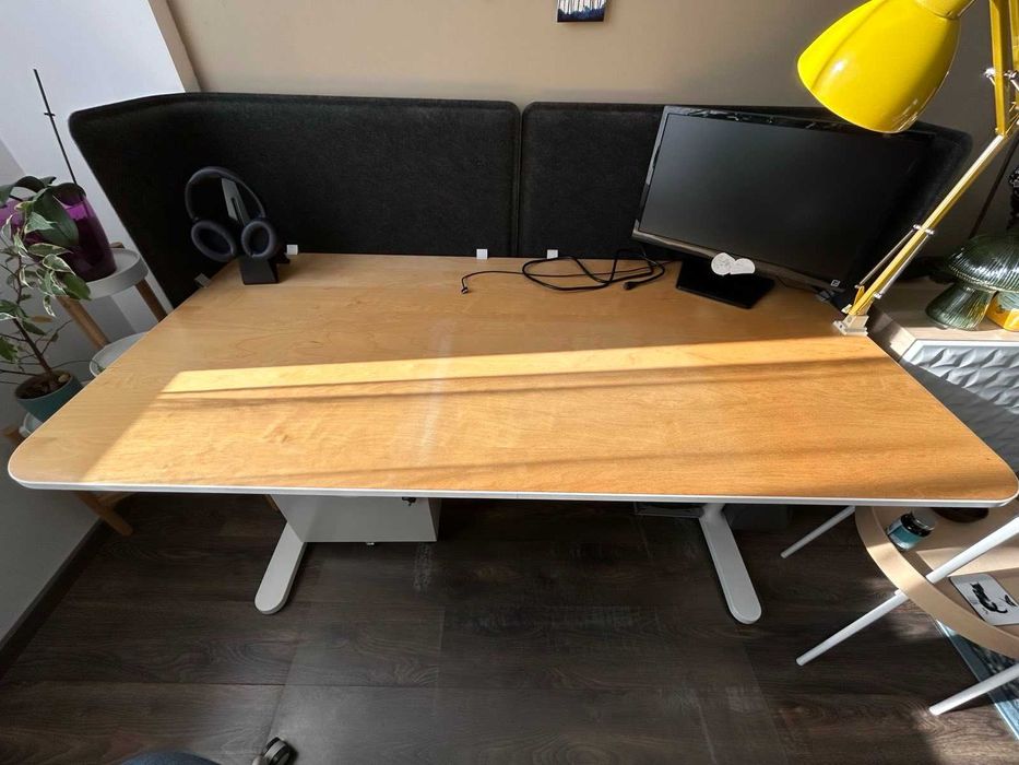 Birou Ikea (Bekant) si scaun  Ikea (Jangfjall)