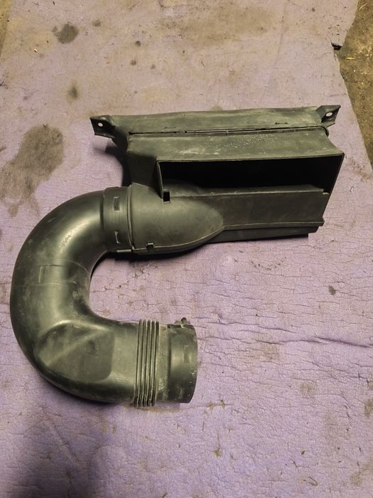 Deflector aer Volkswagen Passat B6 / priză aer Passat B6 1k0805962A