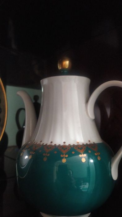 чайник и тарелка