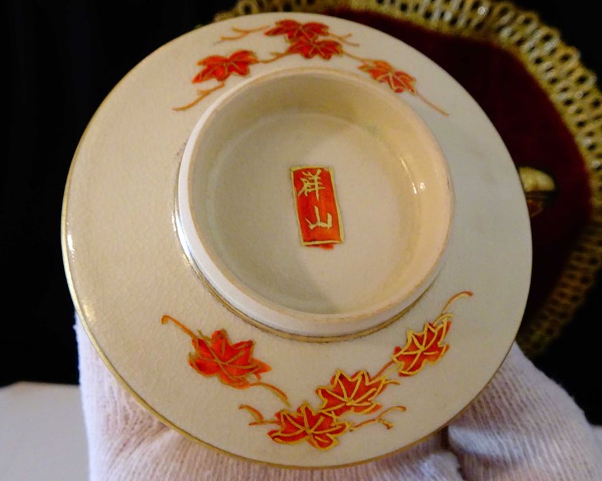 Чаша с чинии японски порцелан Satsuma Shosan Meiji,злато.