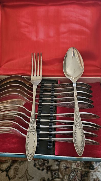 Продаются  4 набора мельхиоровой посуды, советских времен.