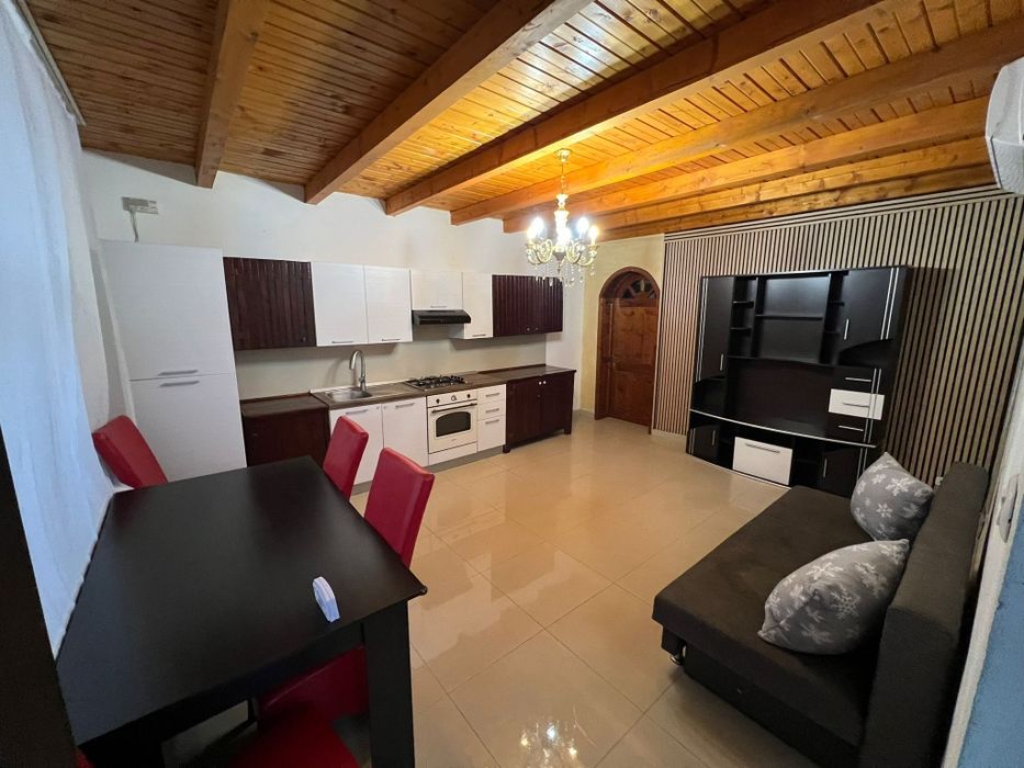 Ofer spre inchiriere 3 camere  mobilate și utilate