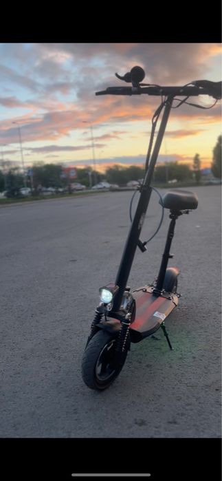 Продам элеькро самокат куго керин м4 про торг есть