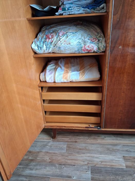 Продам старый немецкий шифоньер.