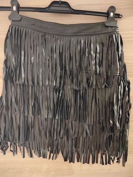 Кожена пола с ресни