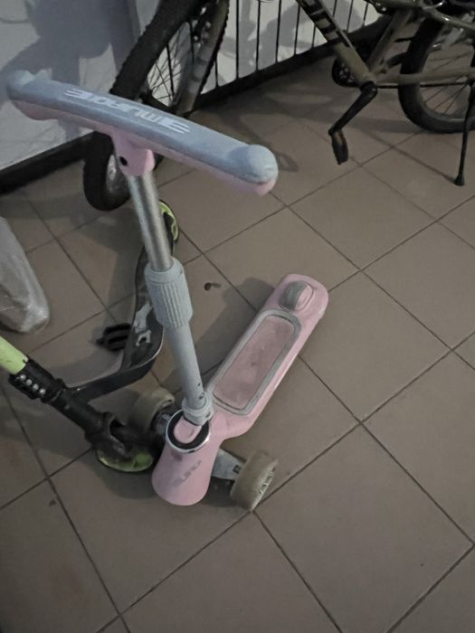 Продам самокат с 3–5 лет