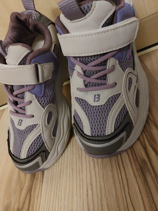 Продам кроссовки детские