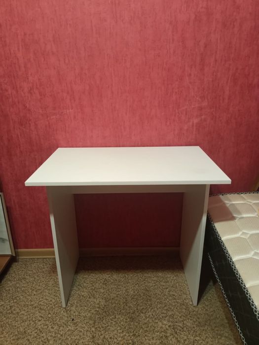 Продам письменный столик