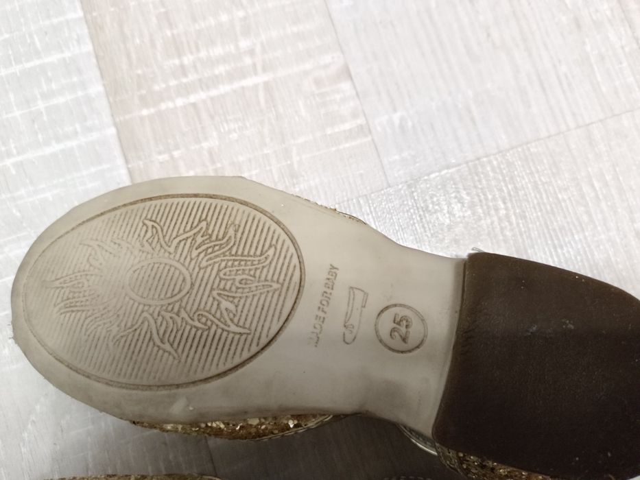 Продам туфли на девочку