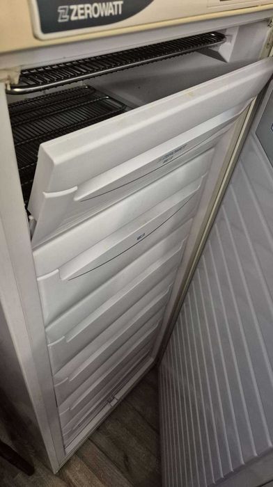 Вертикален фризер Zerowatt
