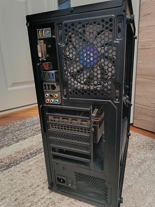 Vand PC gaming cu Windows 11