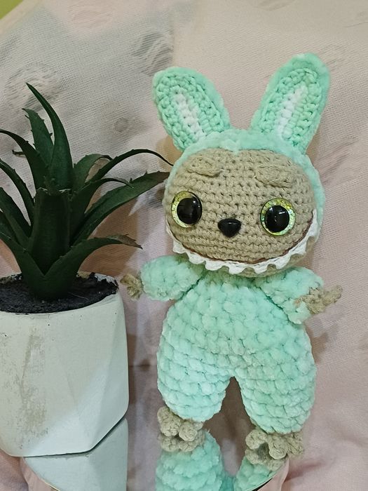 Играчка Лабубу в синьо и мента